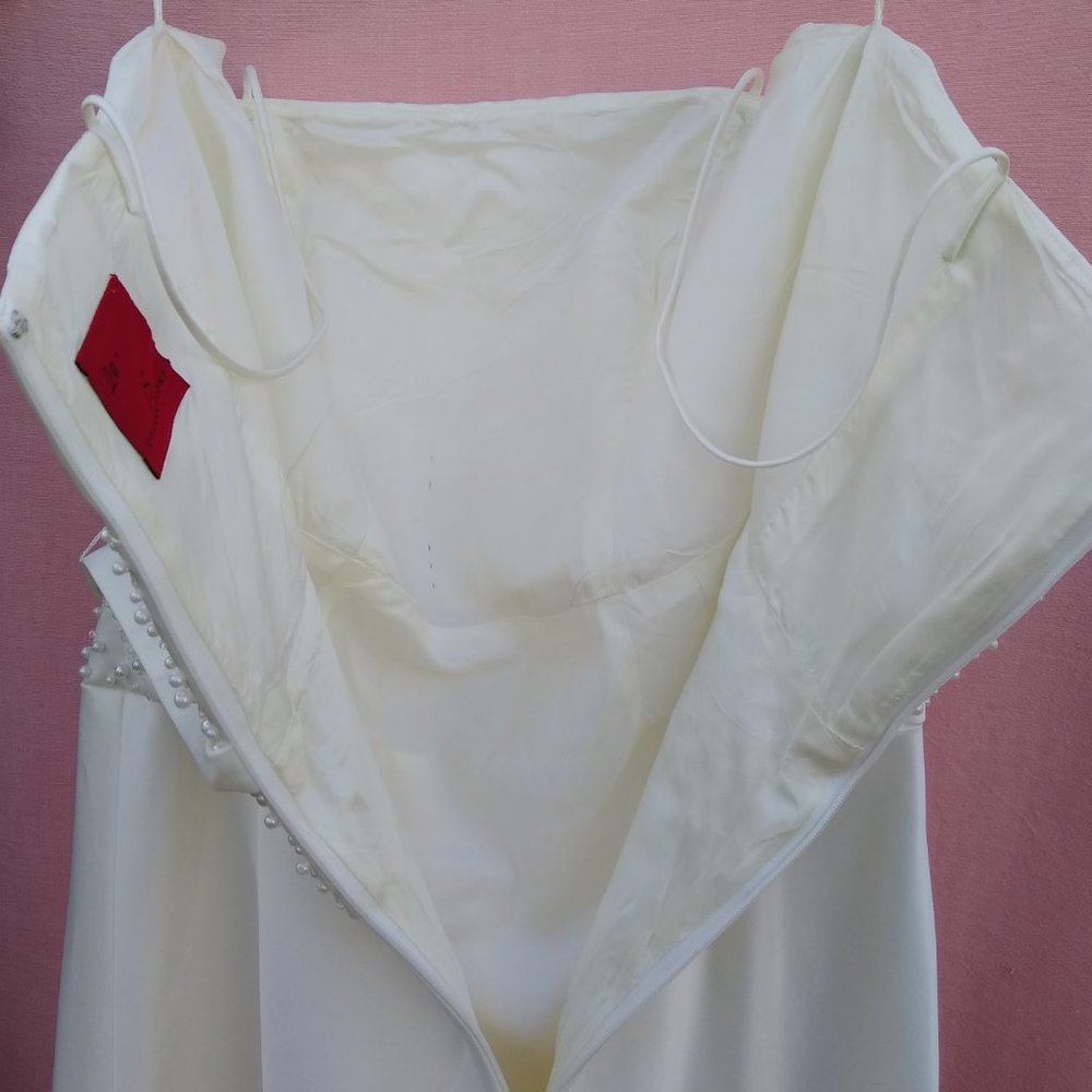 Wedding Dress - Picture 11 of 15